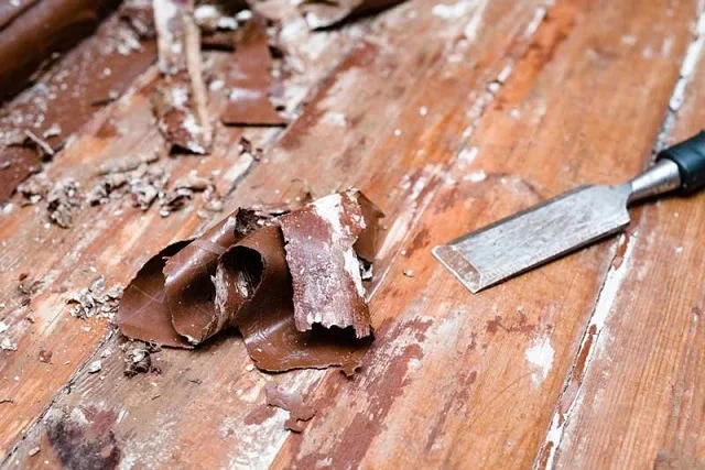 3 Cara Menghilangkan Pernis Kayu Lama Tanpa Merusak Serat